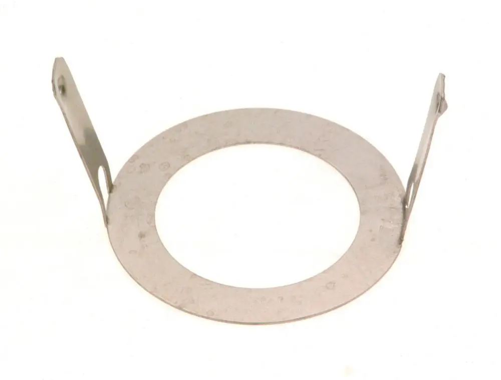Metallrahmen mit einem runden Durchlass und zwei seitlichen Halterungen, geeignet für den sicheren Einbau oder die Befestigung. Bosch Produkt.